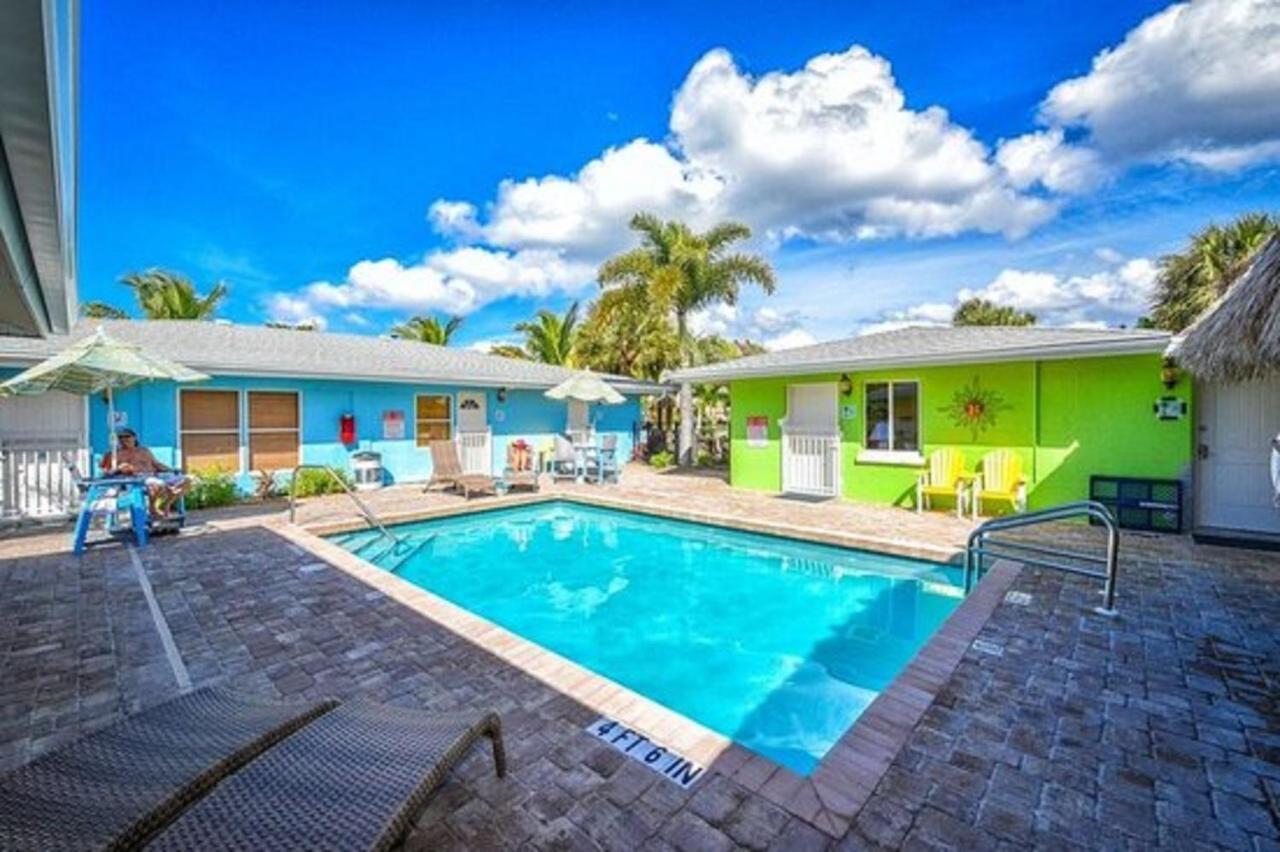 3 Waves From It All By Beachside Management Siesta Key Exterior photo